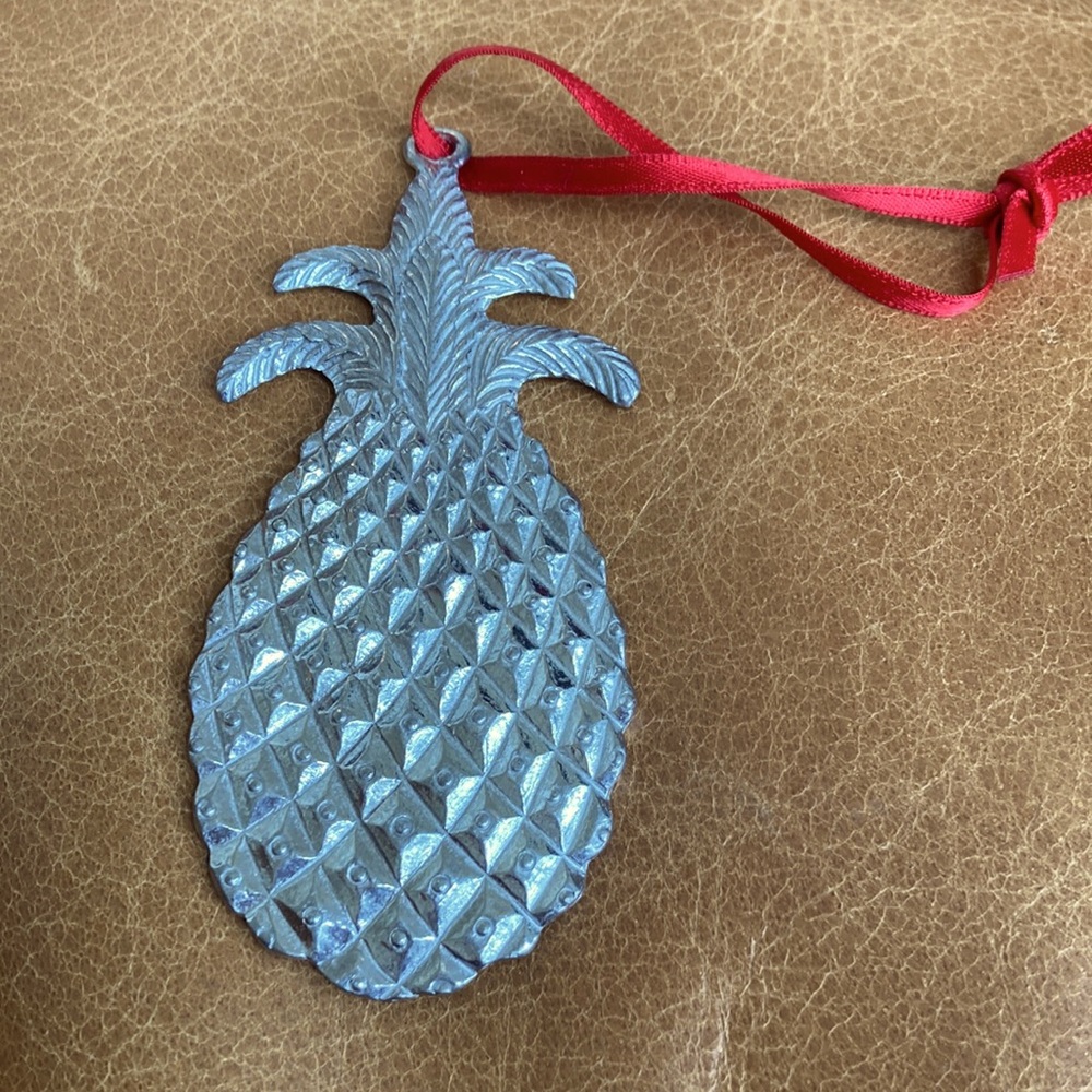 Williamsburg Kirk Stieff pineapple Christmas ornament. Vintage. Solid pewter.